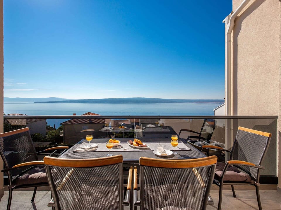 Villa | Dining