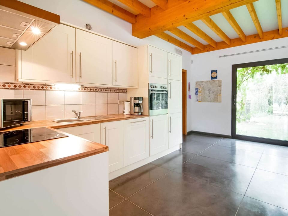 Cottage | Private kitchen | Highchair