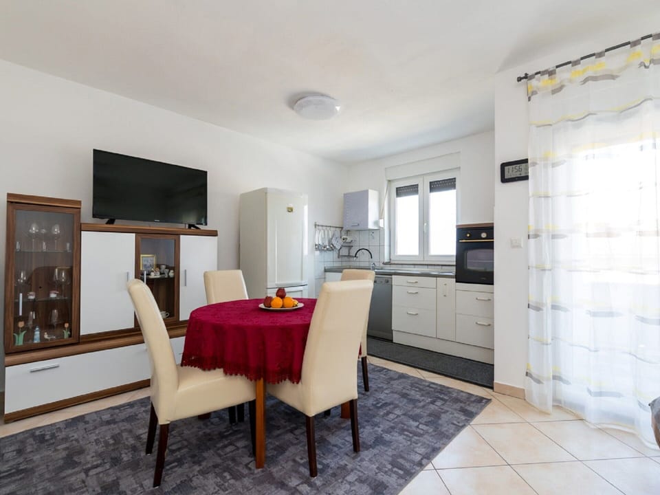 Apartment | Dining