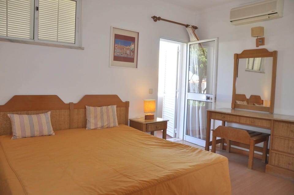 Horacio Villa is Located near Center of Vilamoura Villa in Quarteira