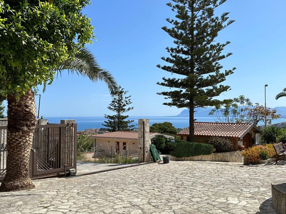 Villa | Garden