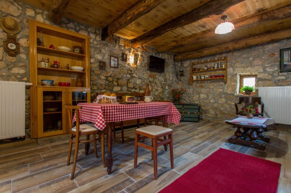 House | Dining