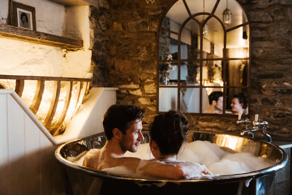 Couples treatment rooms, sauna, hot tub, steam room, body treatments