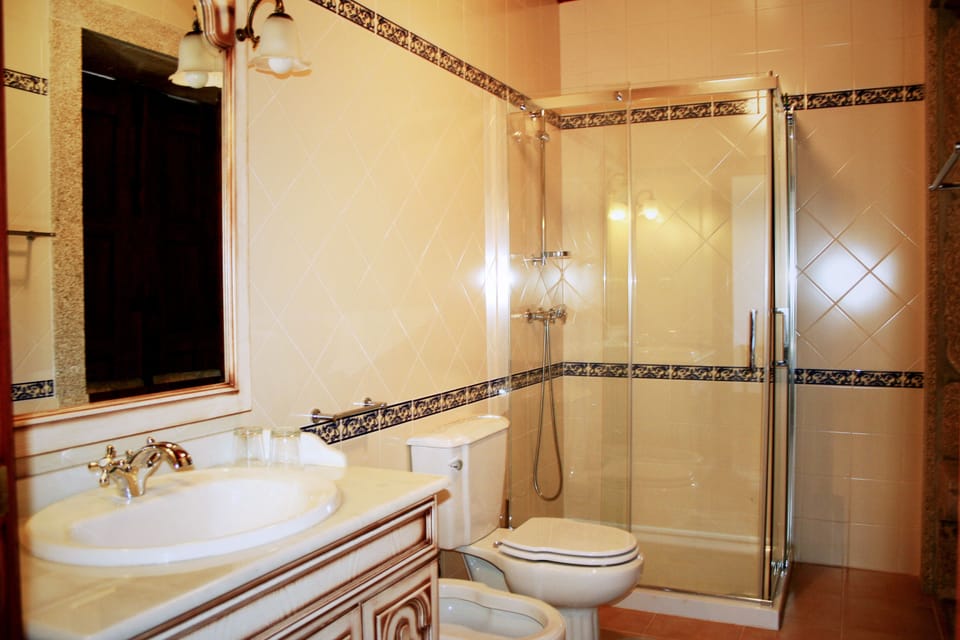 Classic Double or Twin Room | Bathroom | Bidet, towels