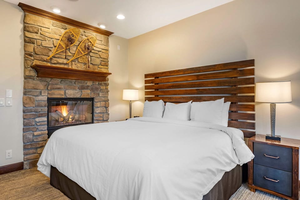 Suite, 4 Bedrooms, Non Smoking | Hypo-allergenic bedding, iron/ironing board, free WiFi, bed sheets