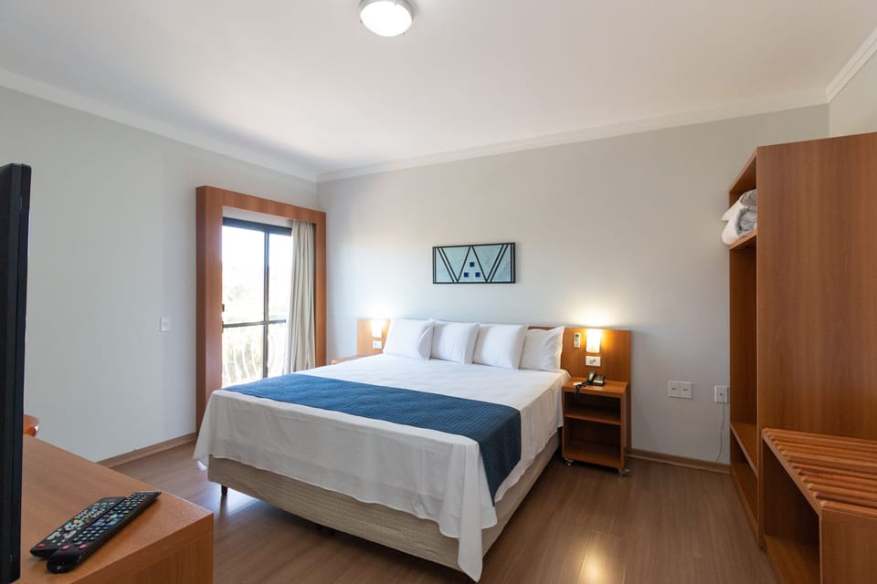 Executive Double Room | Minibar, in-room safe, desk, free WiFi