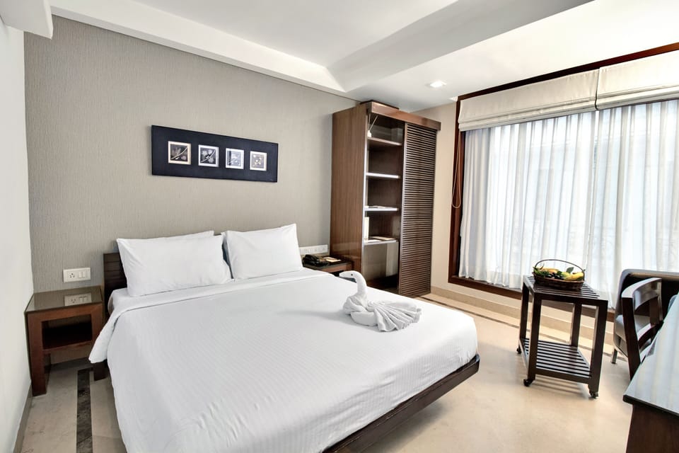 Deluxe Double Room | Premium bedding, minibar, in-room safe, individually furnished