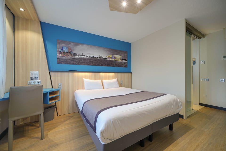 Double Room | Desk, blackout drapes, soundproofing, free WiFi