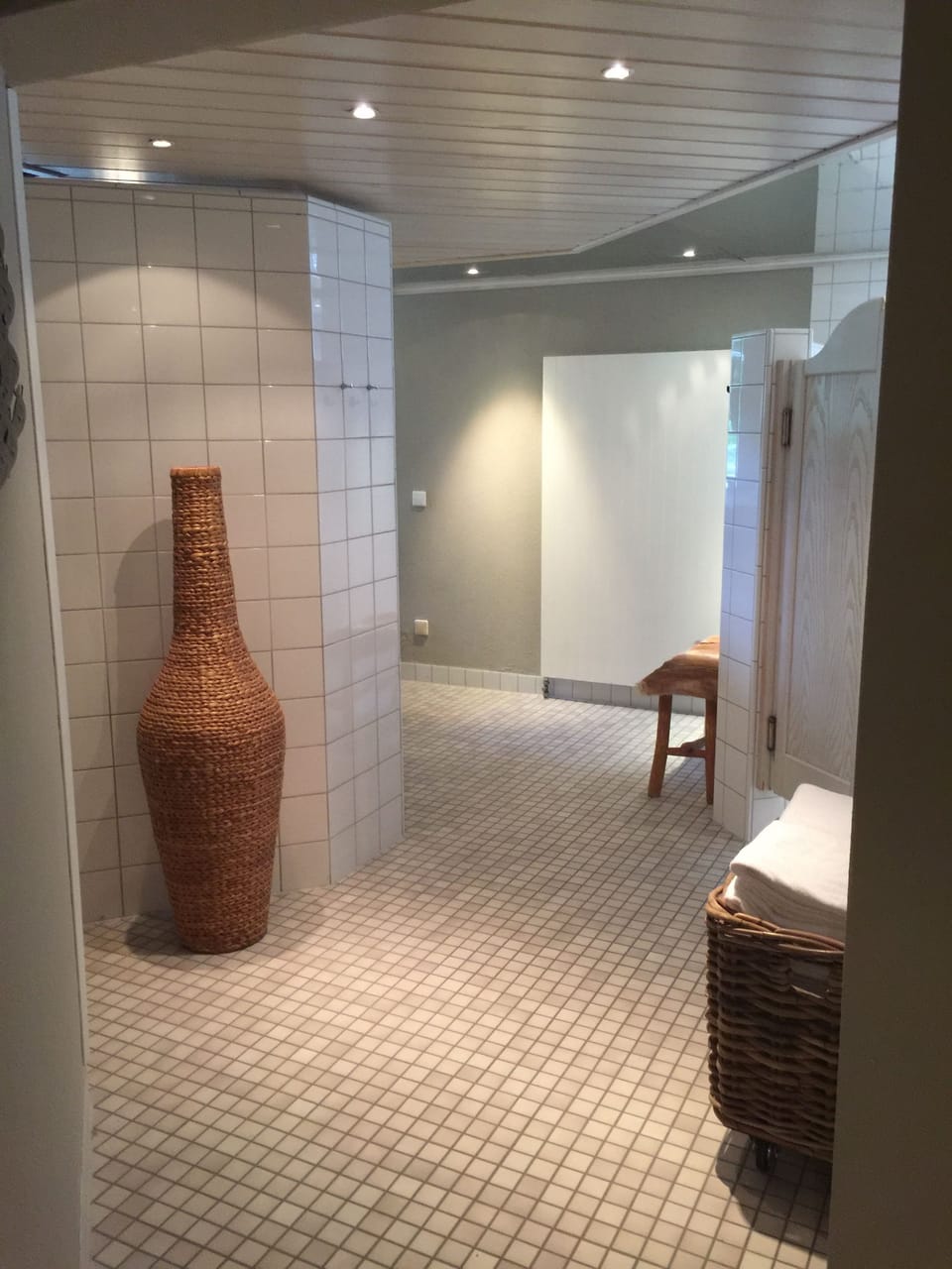 Sauna, hot tub, body treatments, aromatherapy, body wraps, body scrubs