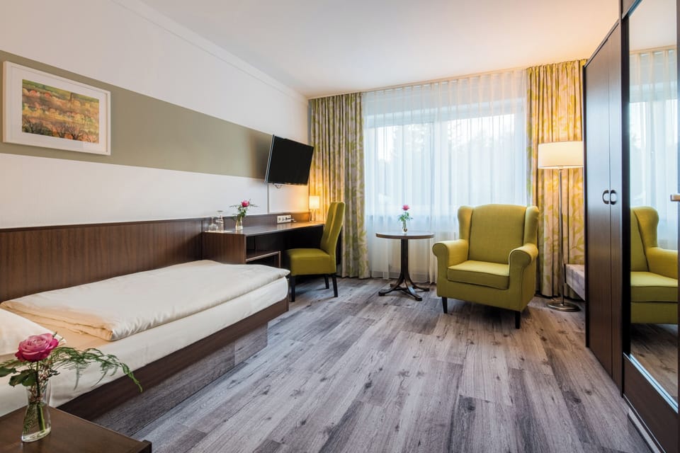 Single Room | Hypo-allergenic bedding, in-room safe, desk, blackout drapes