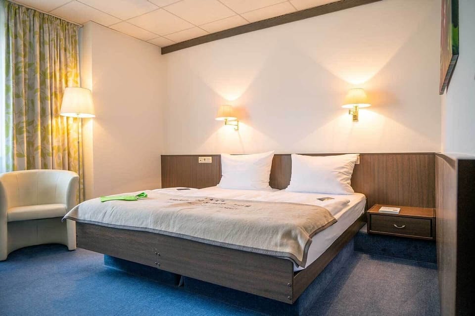 Standard Double Room | Hypo-allergenic bedding, in-room safe, desk, blackout drapes