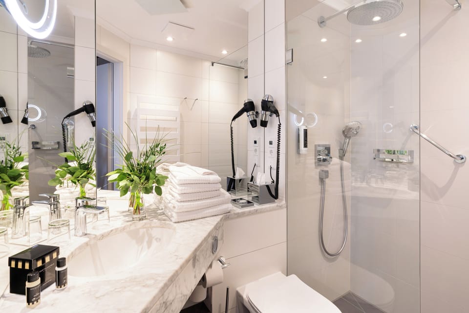 Double Room, Sea View | Bathroom | Free toiletries, hair dryer, towels, soap