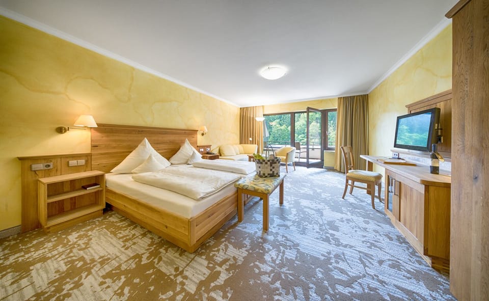 Hypo-allergenic bedding, minibar, in-room safe, individually decorated