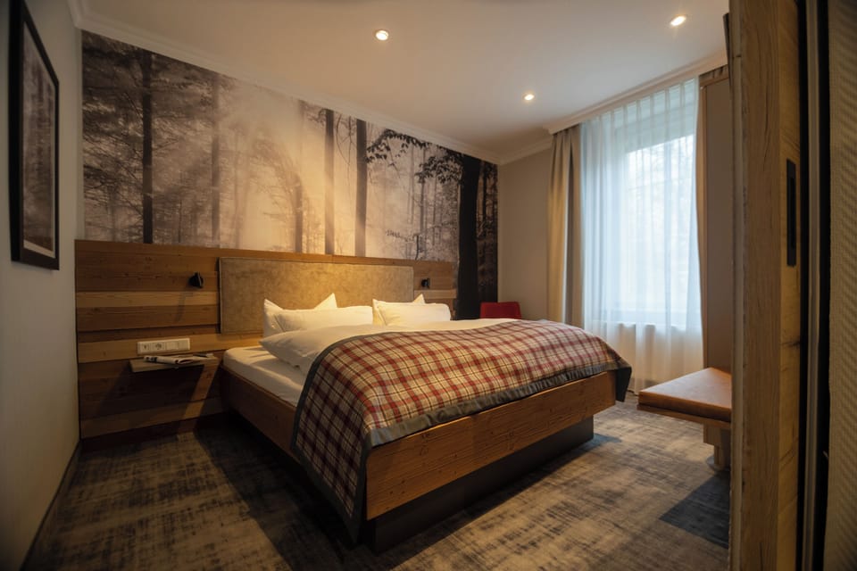 Suite, 1 Bedroom, Non Smoking | Hypo-allergenic bedding, down comforters, Select Comfort beds, minibar
