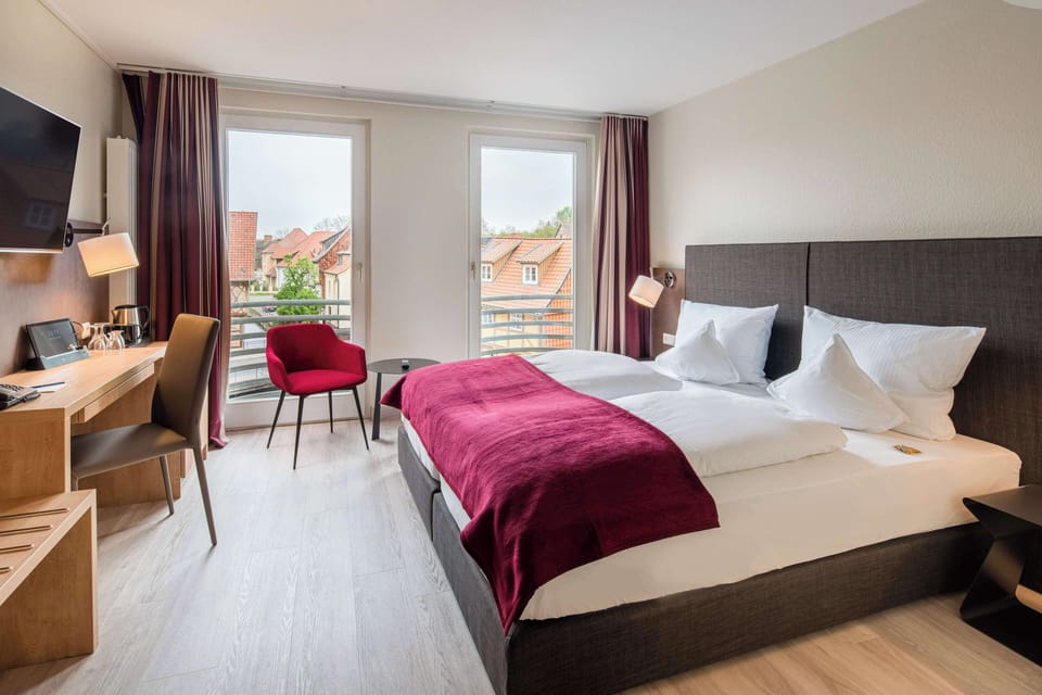 Classic Room, 1 Double Bed | Hypo-allergenic bedding, in-room safe, soundproofing, rollaway beds