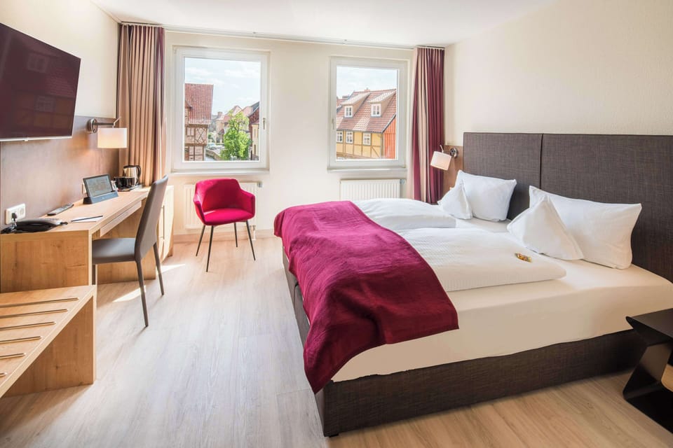 Classic Room, 1 Double Bed | Hypo-allergenic bedding, in-room safe, soundproofing, rollaway beds