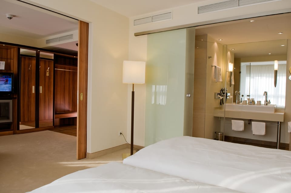 Family Suite | Hypo-allergenic bedding, down comforters, minibar, in-room safe
