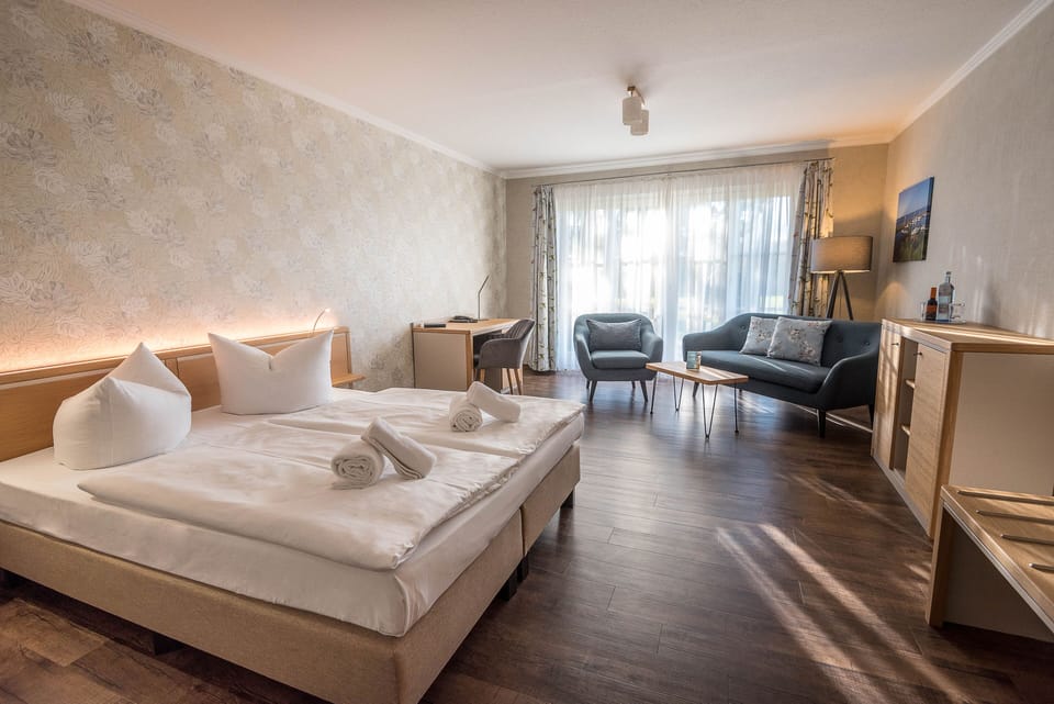 Double Room, Terrace (Cottage) | In-room safe, desk, WiFi (free), individually decorated