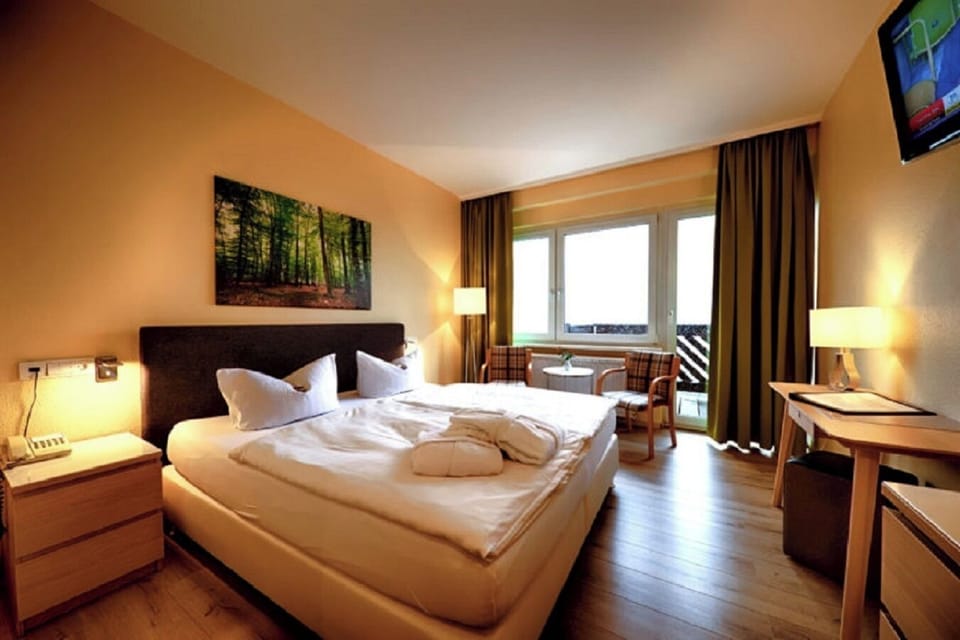 Comfort Double Room, Mountain View | Laptop workspace, free WiFi, bed sheets