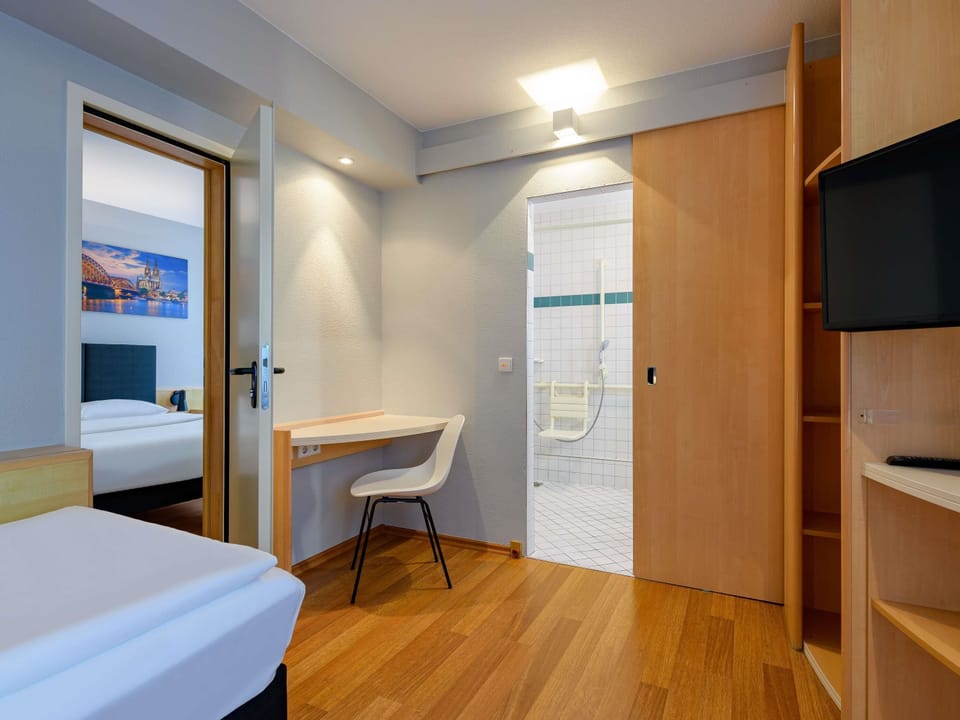 Standard Room, 1 Twin Bed, Accessible | Desk, blackout drapes, soundproofing, iron/ironing board