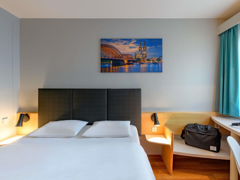 Standard Room, 1 Double Bed | Desk, blackout drapes, soundproofing, iron/ironing board