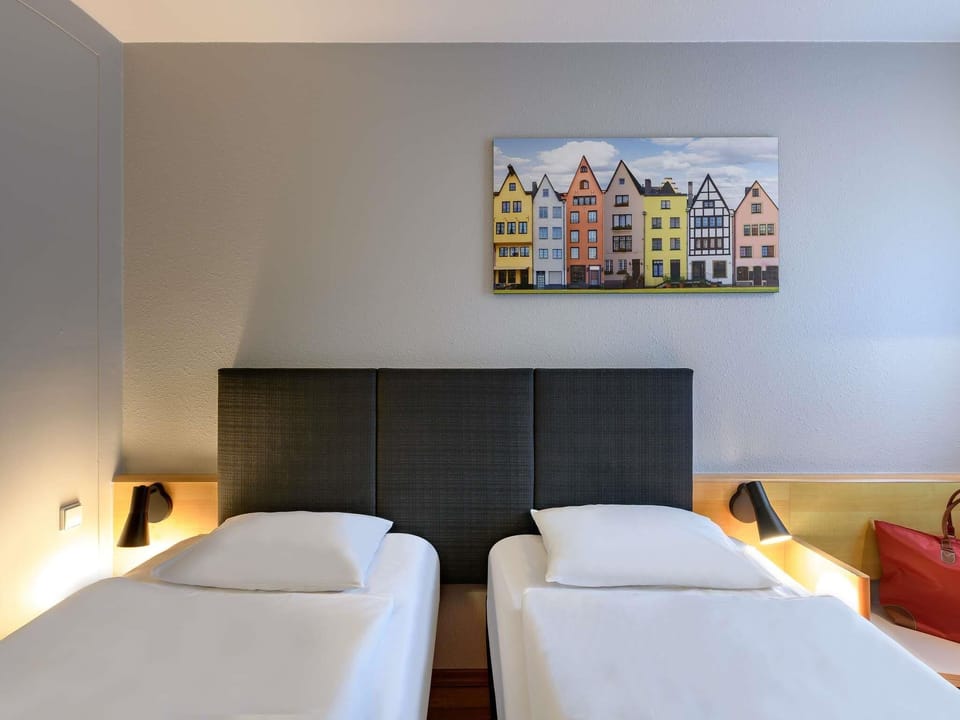 Standard Twin Room, 2 Twin Beds | Desk, blackout drapes, soundproofing, iron/ironing board