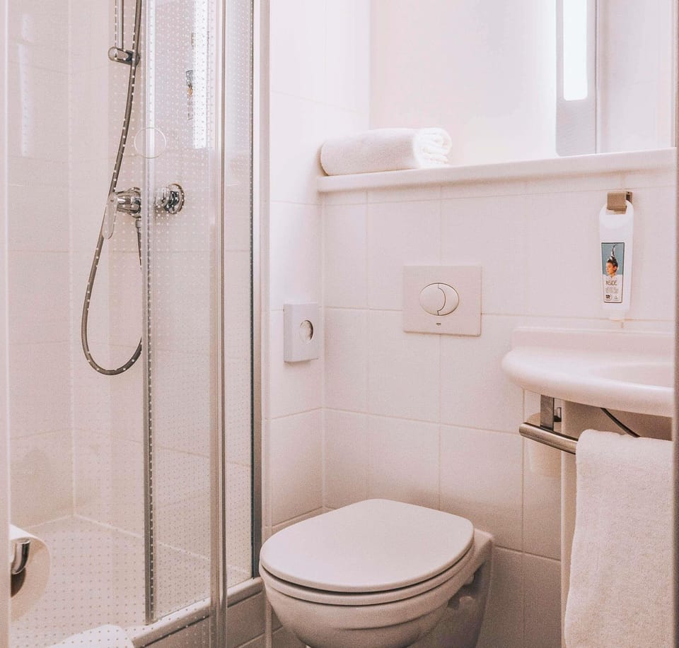 Standard Twin Room, 2 Twin Beds | Pillowtop beds, desk, blackout drapes, soundproofing