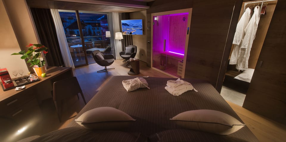 Suite (Spa) | Premium bedding, pillowtop beds, minibar, in-room safe