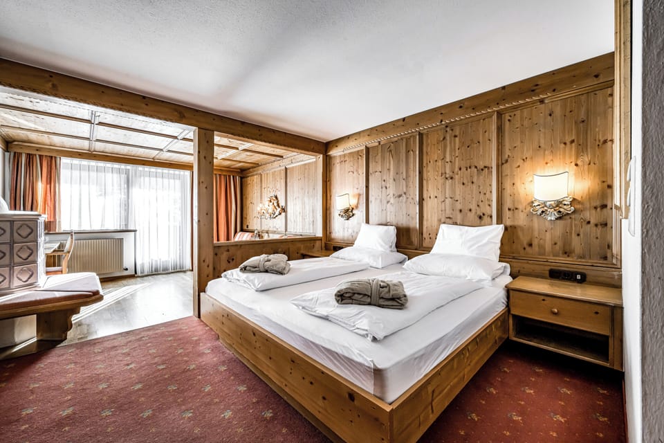 Superior Double Room (Nederkogel) | Hypo-allergenic bedding, in-room safe, free WiFi, bed sheets