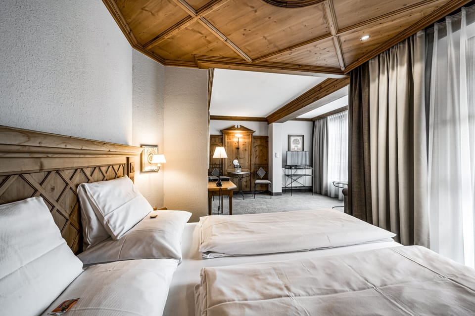 Comfort Double Room (Sölden) | Hypo-allergenic bedding, in-room safe, free WiFi, bed sheets