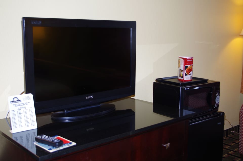 Premium bedding, desk, iron/ironing board, free WiFi