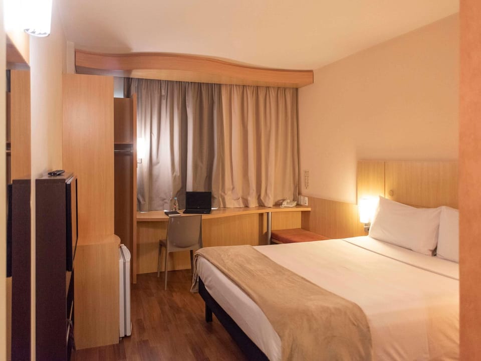 Standard Apartment, 1 Double Bed | In-room safe, individually furnished, desk, blackout drapes