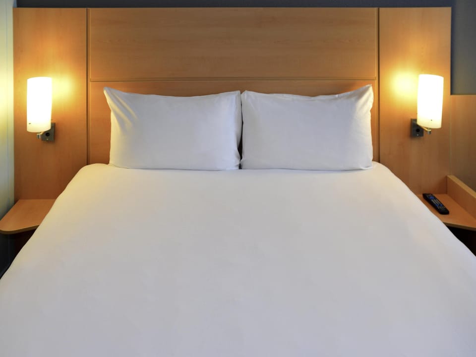 Premium bedding, in-room safe, desk, soundproofing