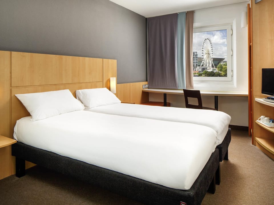 Premium bedding, in-room safe, desk, soundproofing