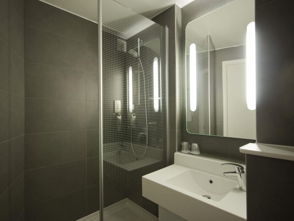 Premium bedding, in-room safe, desk, soundproofing