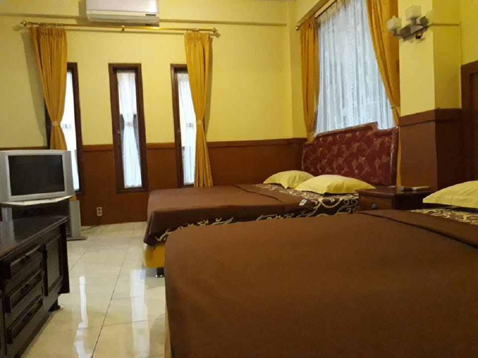 Family Room | Free WiFi, bed sheets