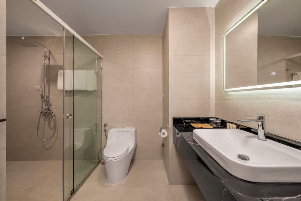 Luxury Suite, City View | Bathroom | Rainfall showerhead, free toiletries, hair dryer, slippers