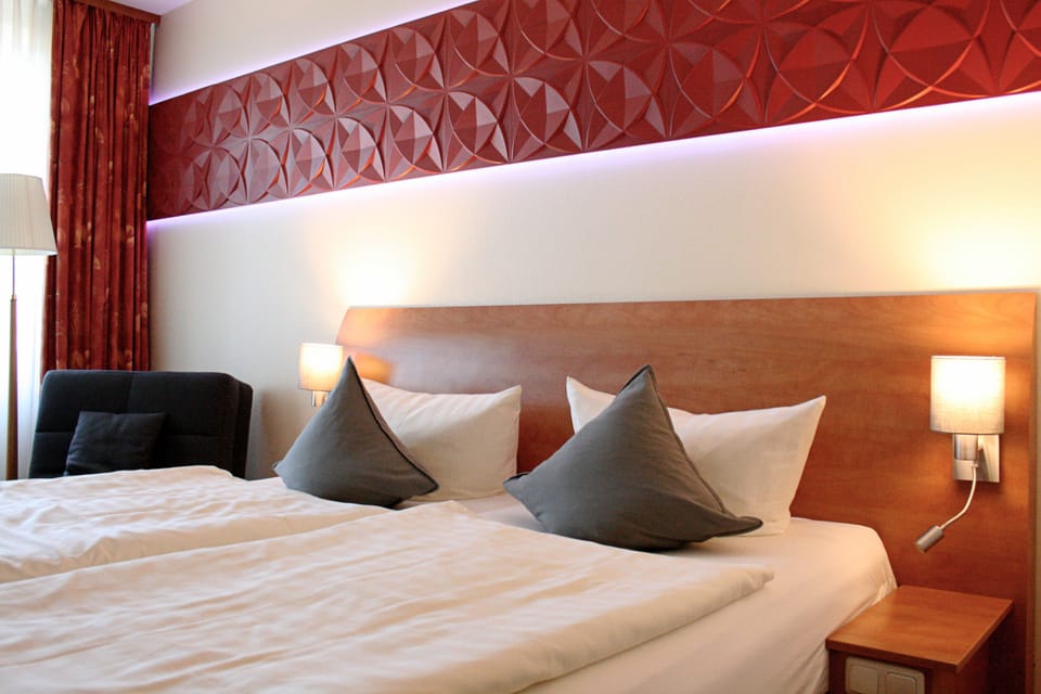 Deluxe Room | In-room safe, desk, blackout drapes, iron/ironing board