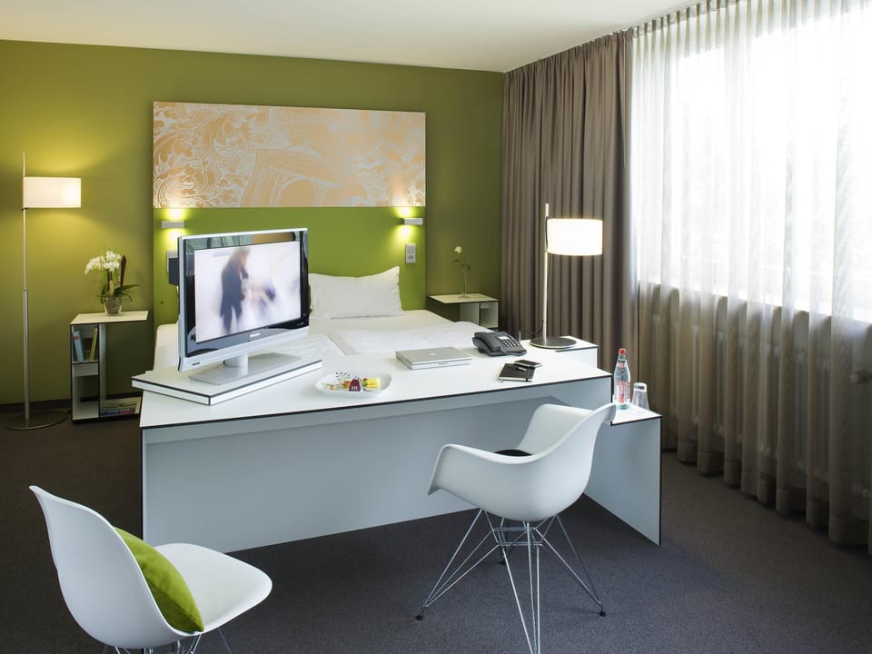 Privilege, Double Room, 1 Double Bed with Sofa bed | Hypo-allergenic bedding, in-room safe, desk, blackout drapes