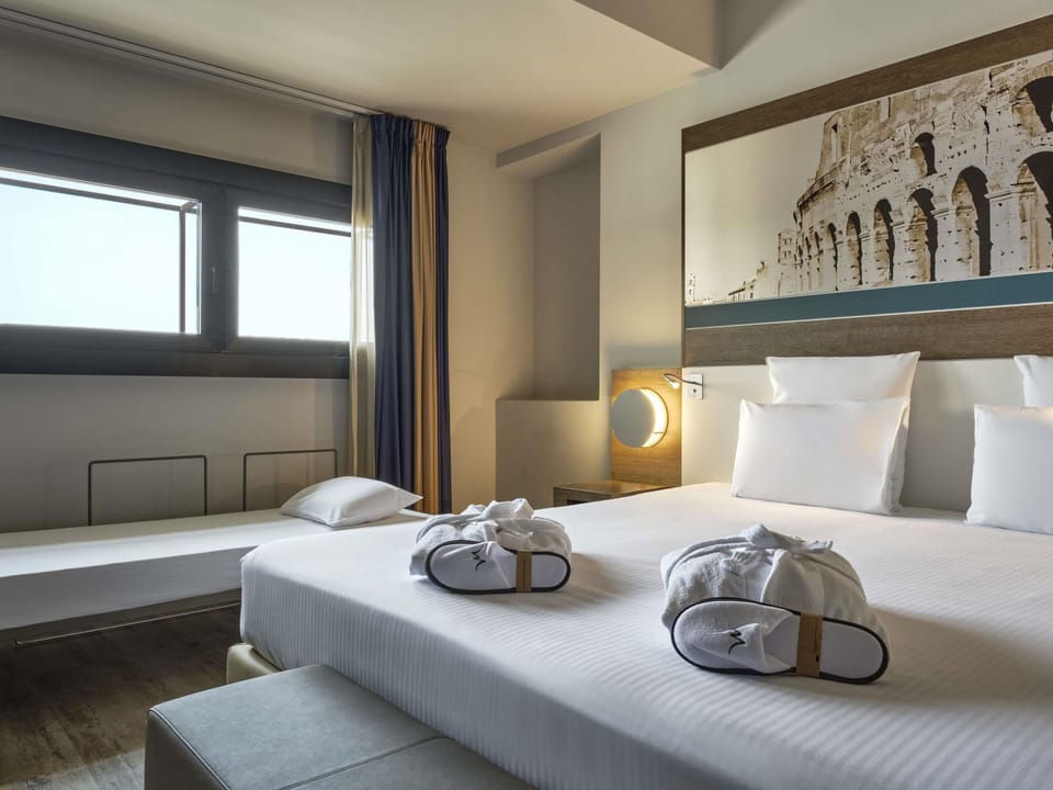 Privilege, Double Room | Hypo-allergenic bedding, minibar, in-room safe, desk