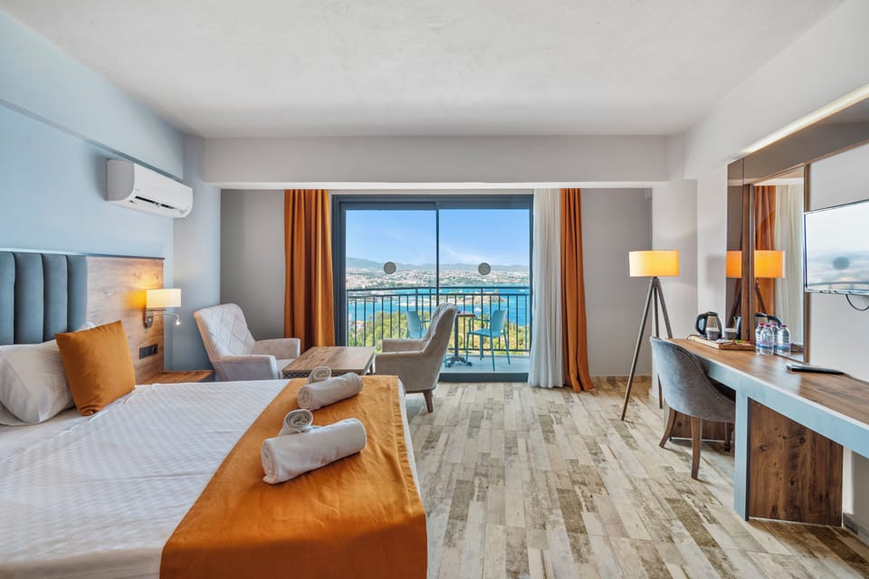 Superior Room, Sea View | Minibar (some free items), in-room safe, blackout drapes, soundproofing