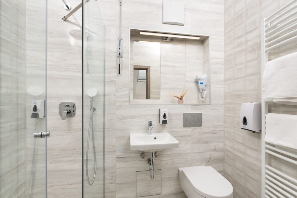 Romantic Double Room, 1 Queen Bed | Bathroom | Shower, rainfall showerhead, hair dryer, heated floors (bathroom)
