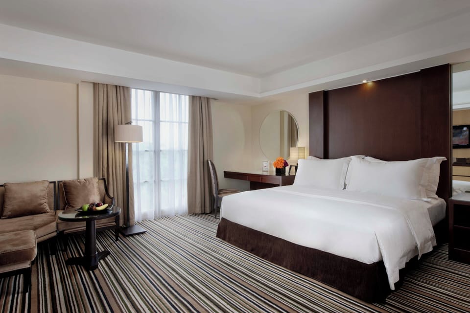 Minibar, in-room safe, desk, iron/ironing board
