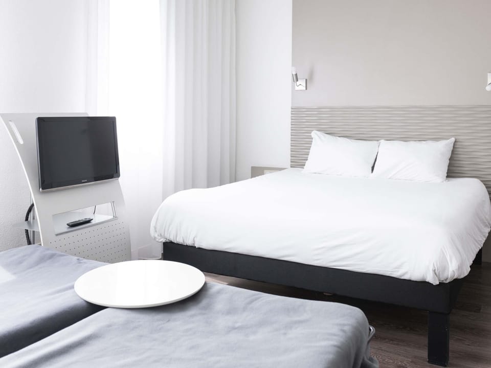 Family Suite, Multiple Beds | Premium bedding, Select Comfort beds, desk, blackout drapes