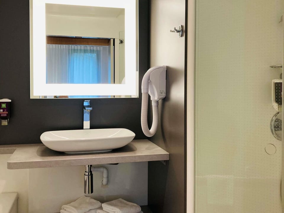 Premium bedding, Select Comfort beds, desk, blackout drapes