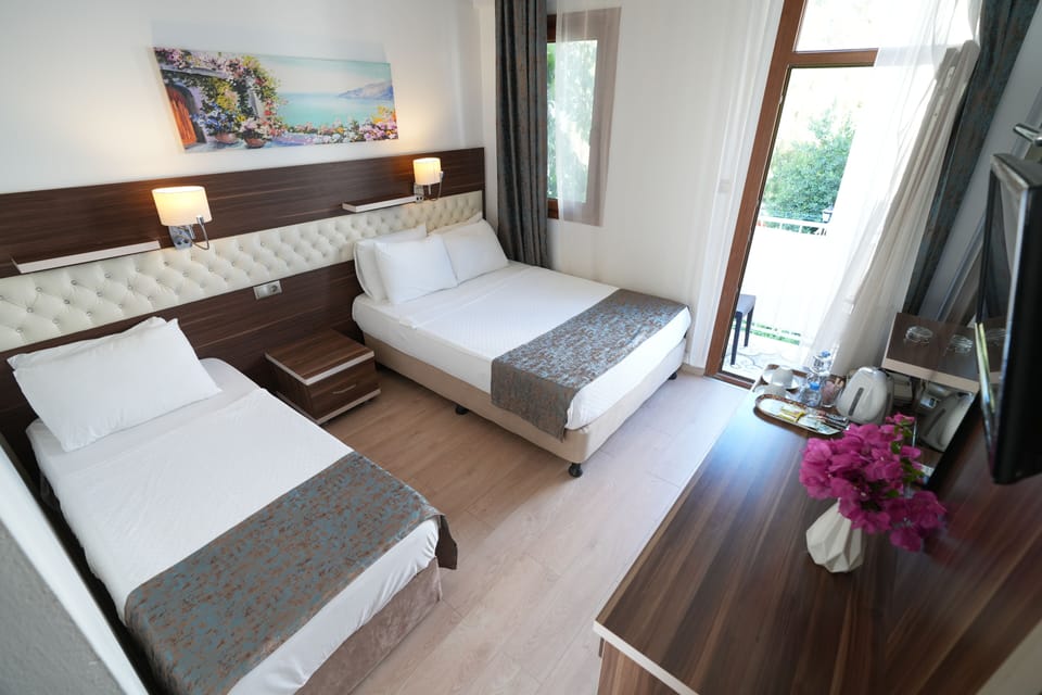 Standard Room | Minibar, in-room safe, desk, free WiFi