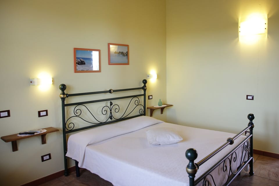 Standard Double Room, Garden View | Down comforters, desk, laptop workspace, blackout drapes