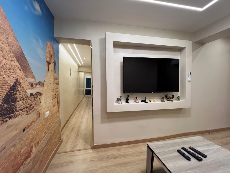 Two Bedrooms Suite Pyramids View with Balcony | Living area | 32-inch LCD TV with satellite channels, TV