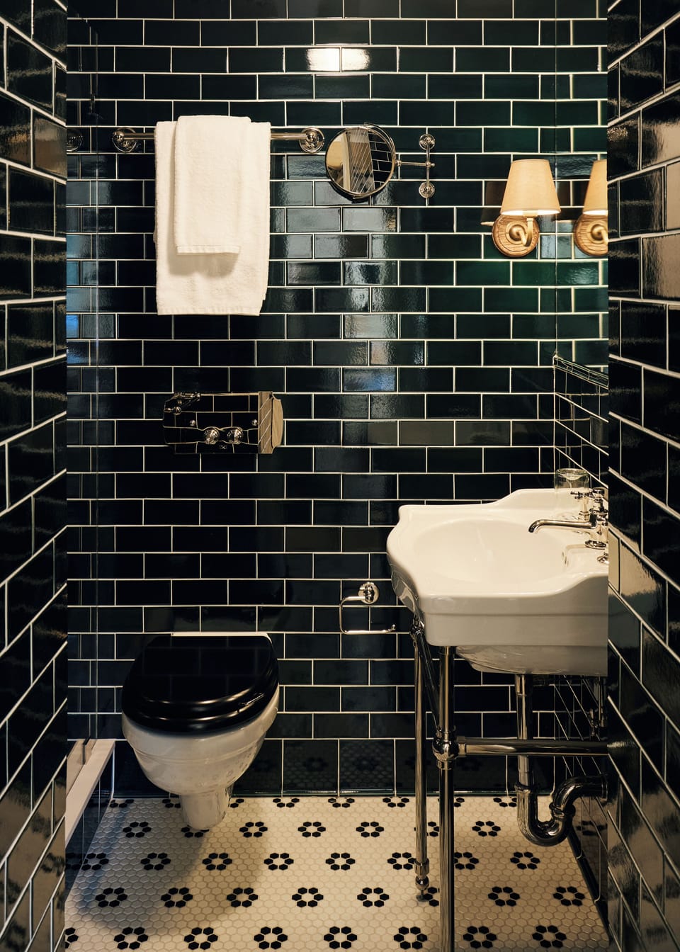 Premium Room, 1 Queen Bed | Bathroom | Designer toiletries, hair dryer, bathrobes, slippers