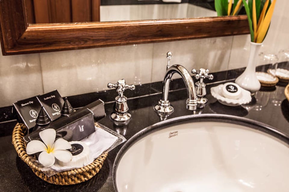 Bathroom sink